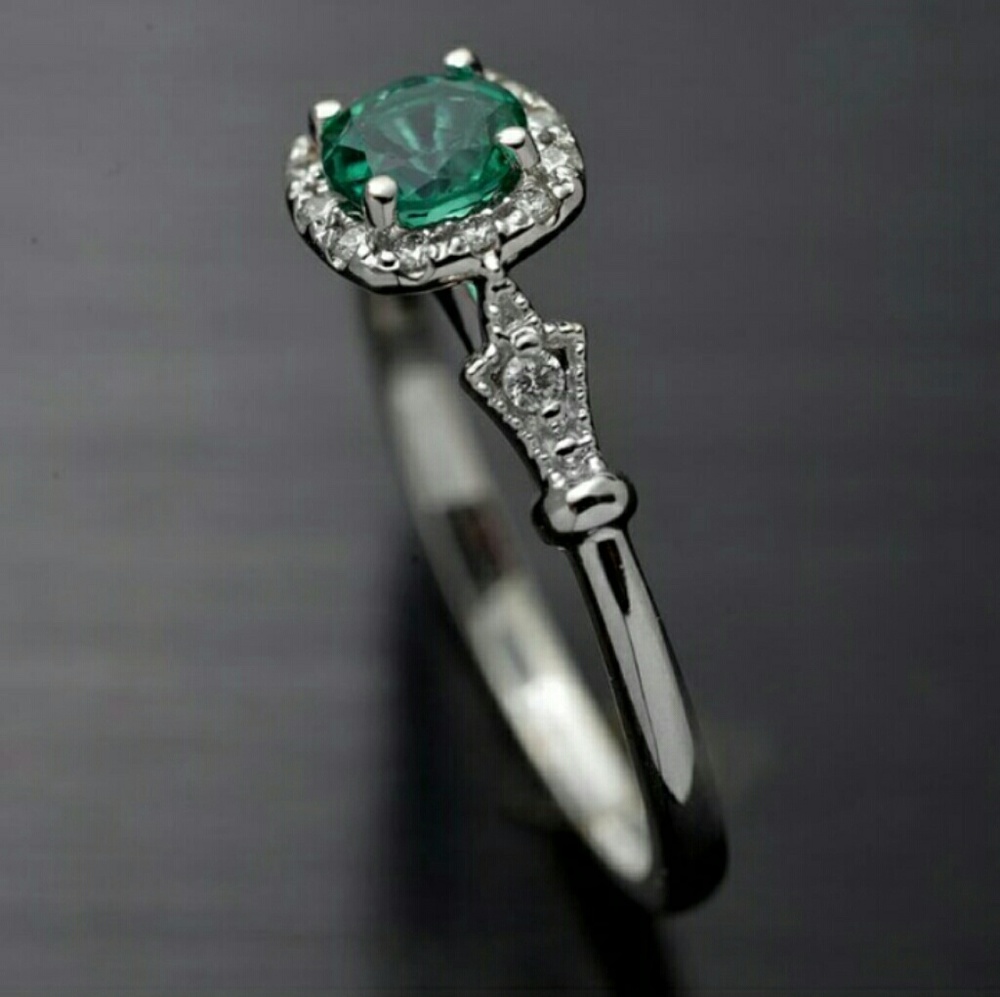 925 Emerald Cut White Topaz Ring NWOT - Picture 3 of 3